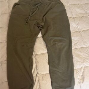 Lululemon mens Olive Green Jogger Pants sz L